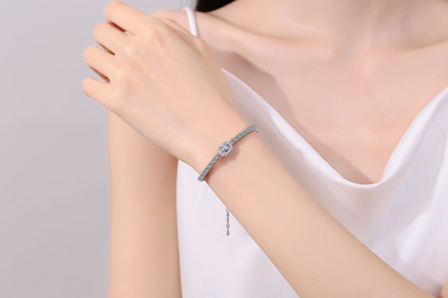 Pulsera de moissanita radiante/esmeralda en plata de ley 925 con cadena de lujo extensible para mujer y niña.
