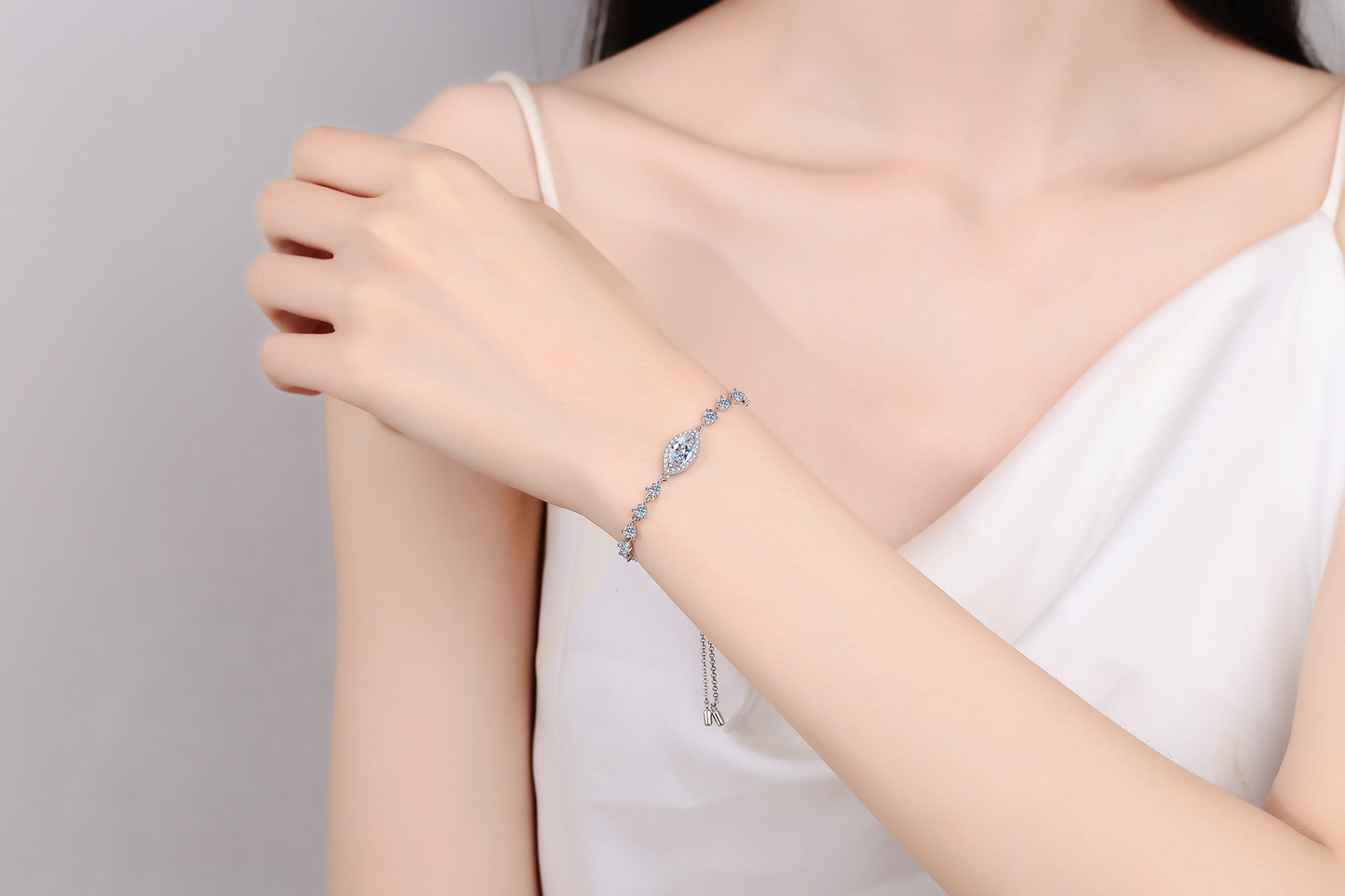 Pulsera ajustable de moissanita marquesa blanca/azul en plata de ley 925 para mujeres y niñas.