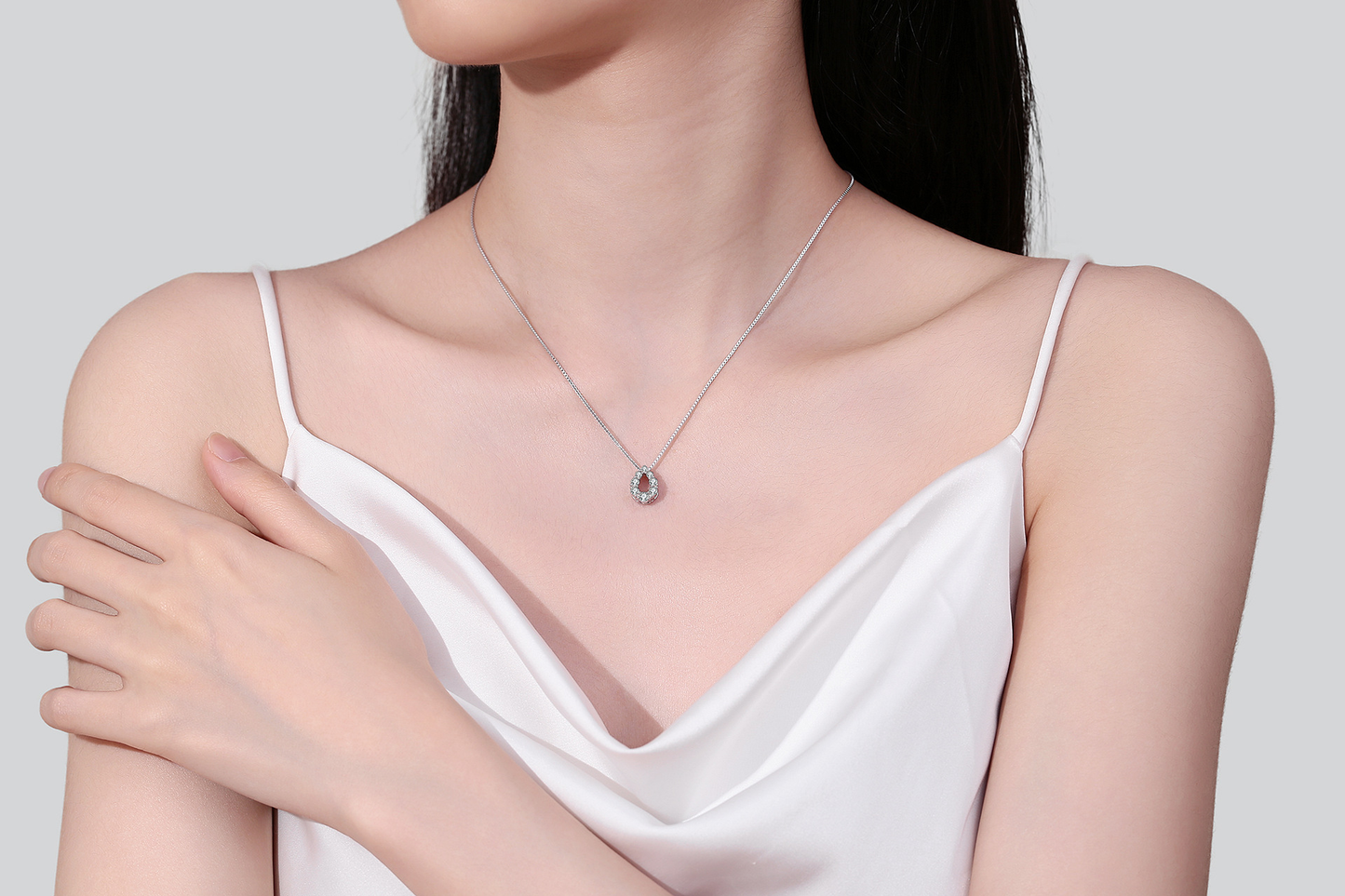 925 Sterling Silber Moissanit Tropfen Halo Halskette