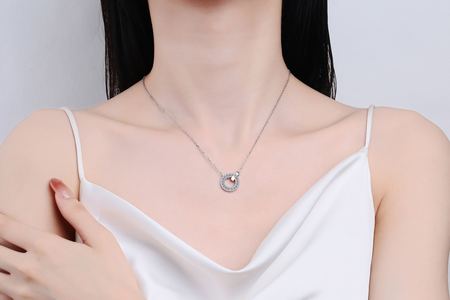 925 Sterling Silver Moissanite Link Circles Necklace