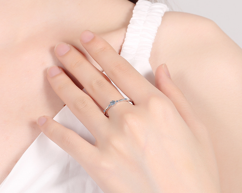 925 Sterling Silver Simple Moissanite Ring