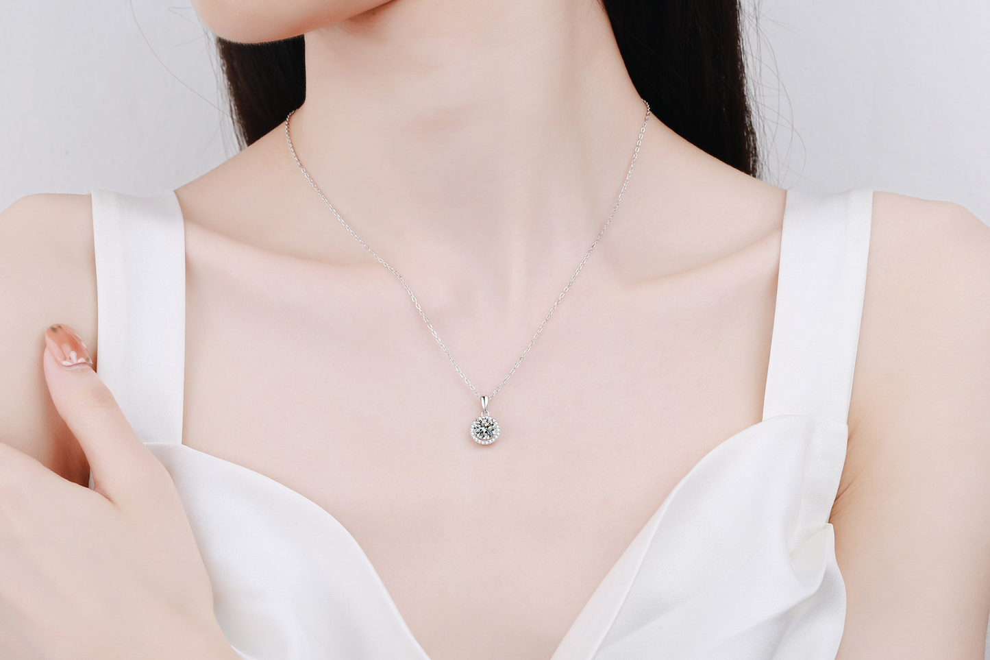 925 Sterling Silver 1ct Round Moissanite Halo Pendant Necklace
