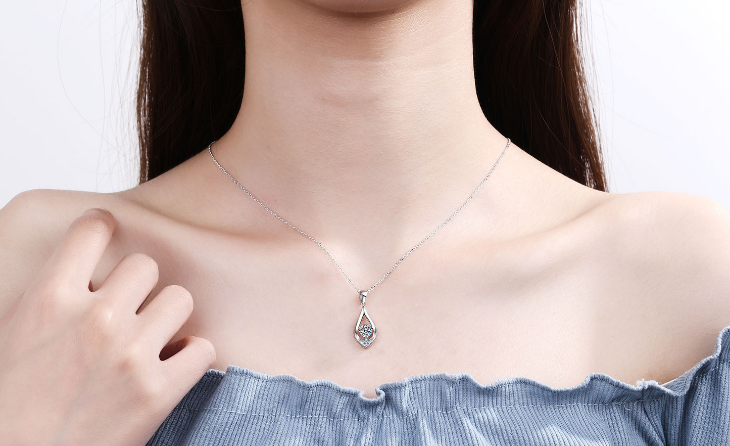 Halskette mit Moissanit-Tropfenanhänger aus 925er Sterlingsilber