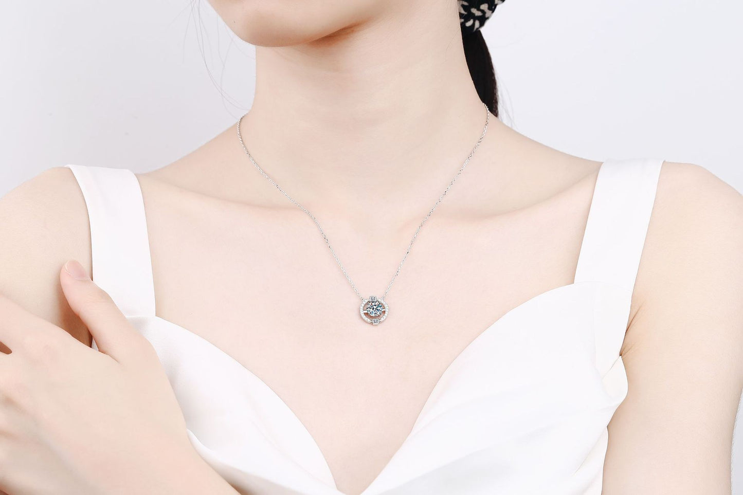 925 Sterling Silver Round Moissanite Lucky Necklace