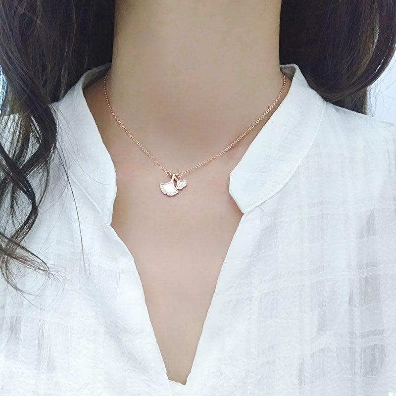 Collar de moda con piedras naturales en plata de ley 925