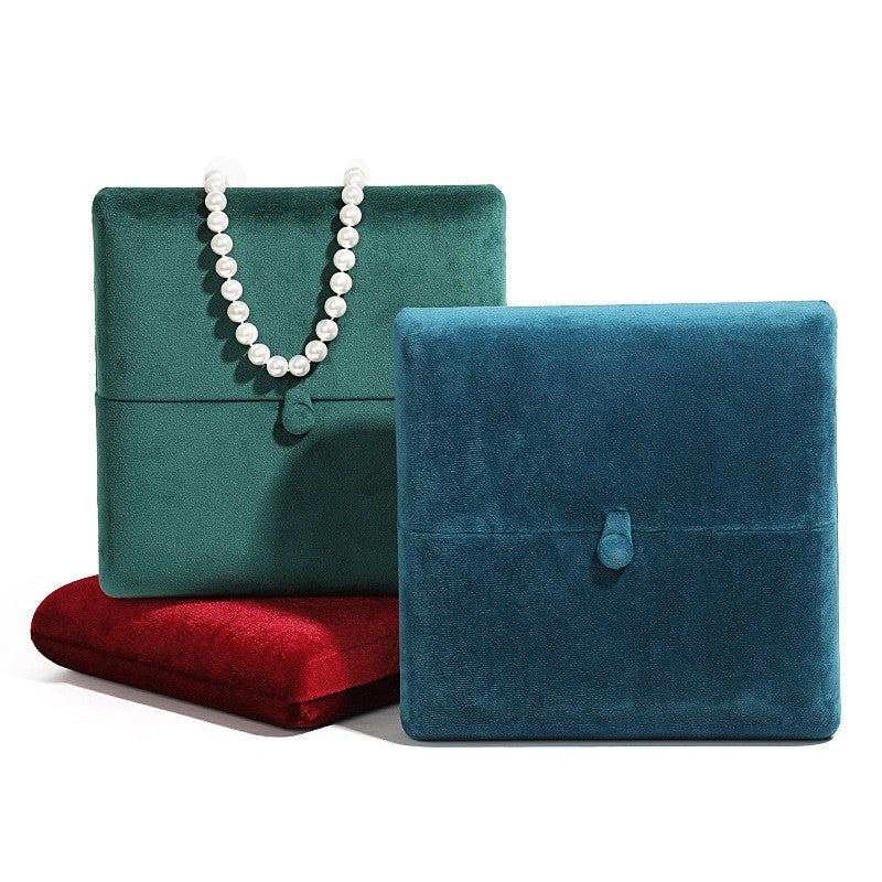Caja de regalo para joyería con collar de perlas