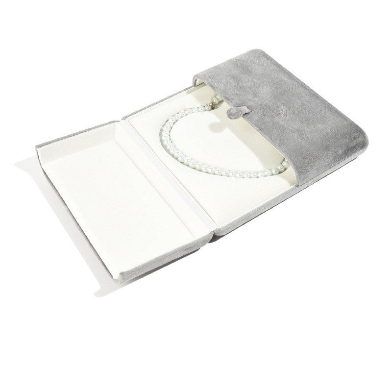 Caja de regalo para joyería con collar de perlas