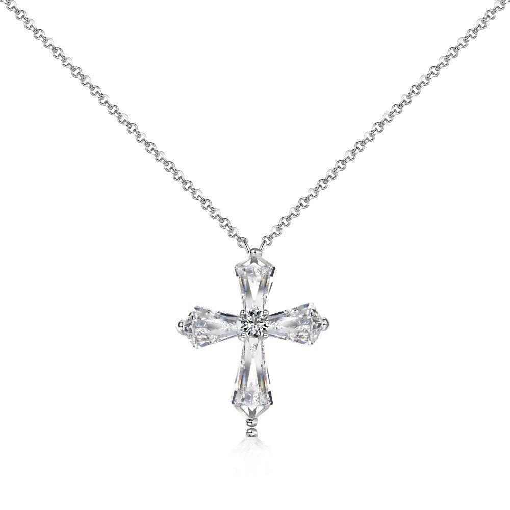 Collar con colgante de cruz de plata de ley 925