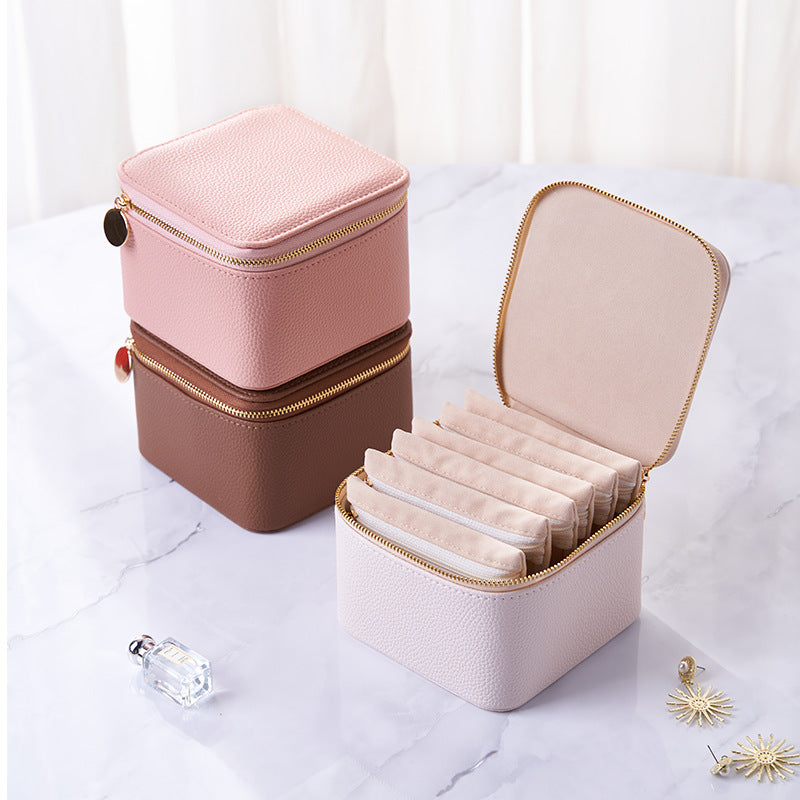 Elegante joyero pequeño con corona de PU: trío de anillos, collares y pendientes