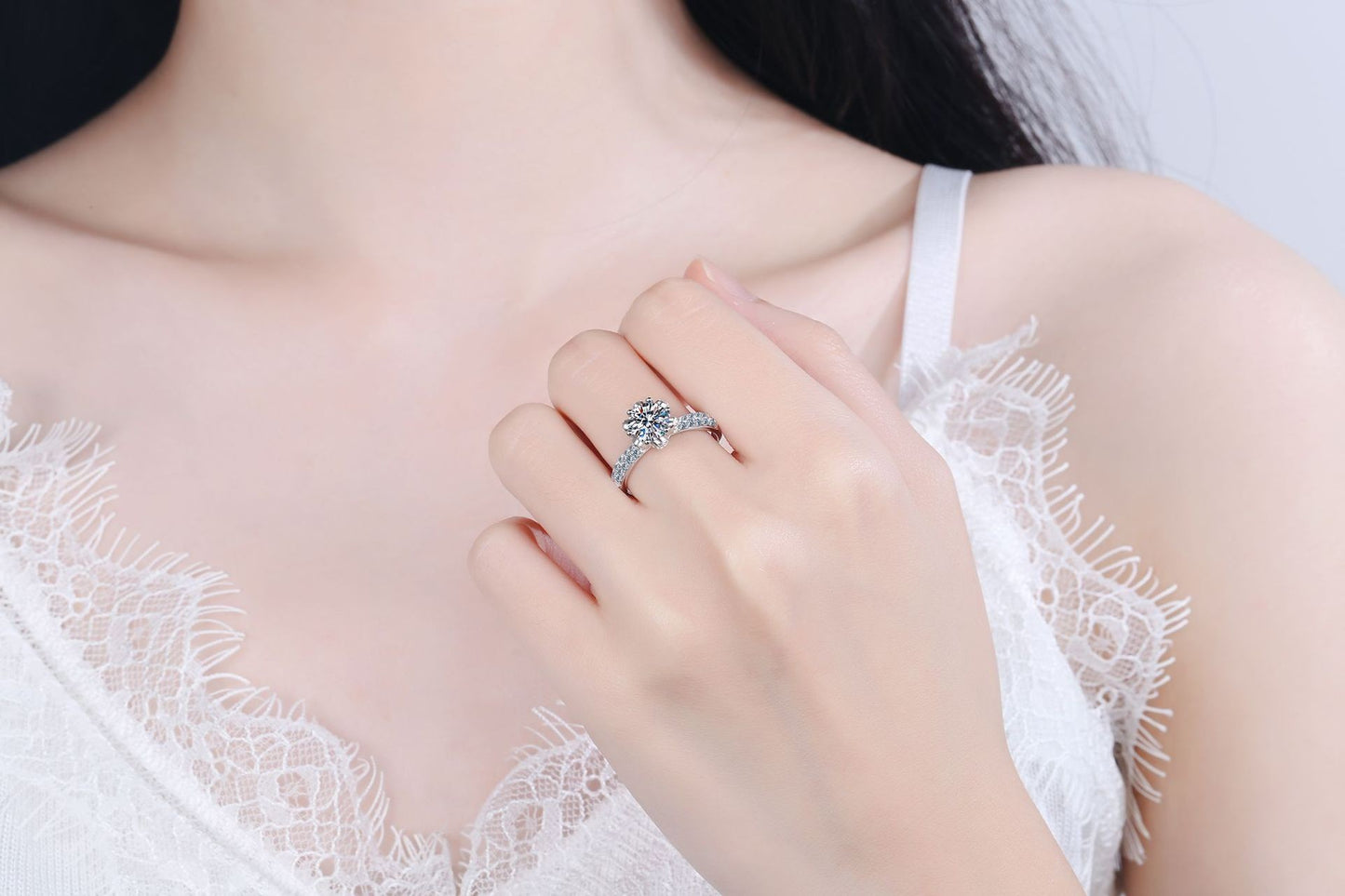 925 Sterling Silver Moissanite Queen Ring