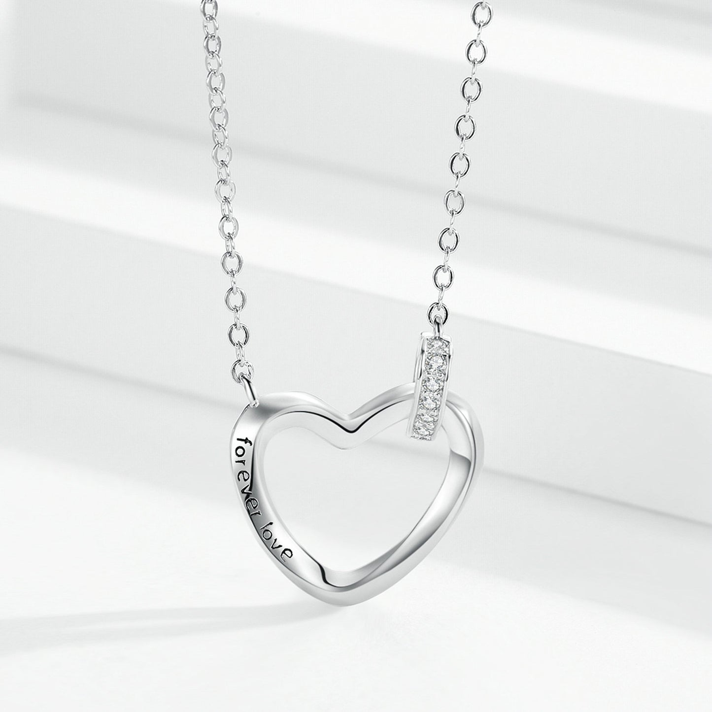 Timeless Heart Necklace for Women – Elegant Minimalist Luxury Jewelry, Symbol of Eternal Love