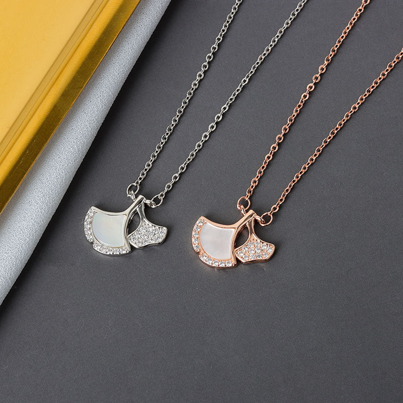 Collar de moda con piedras naturales en plata de ley 925