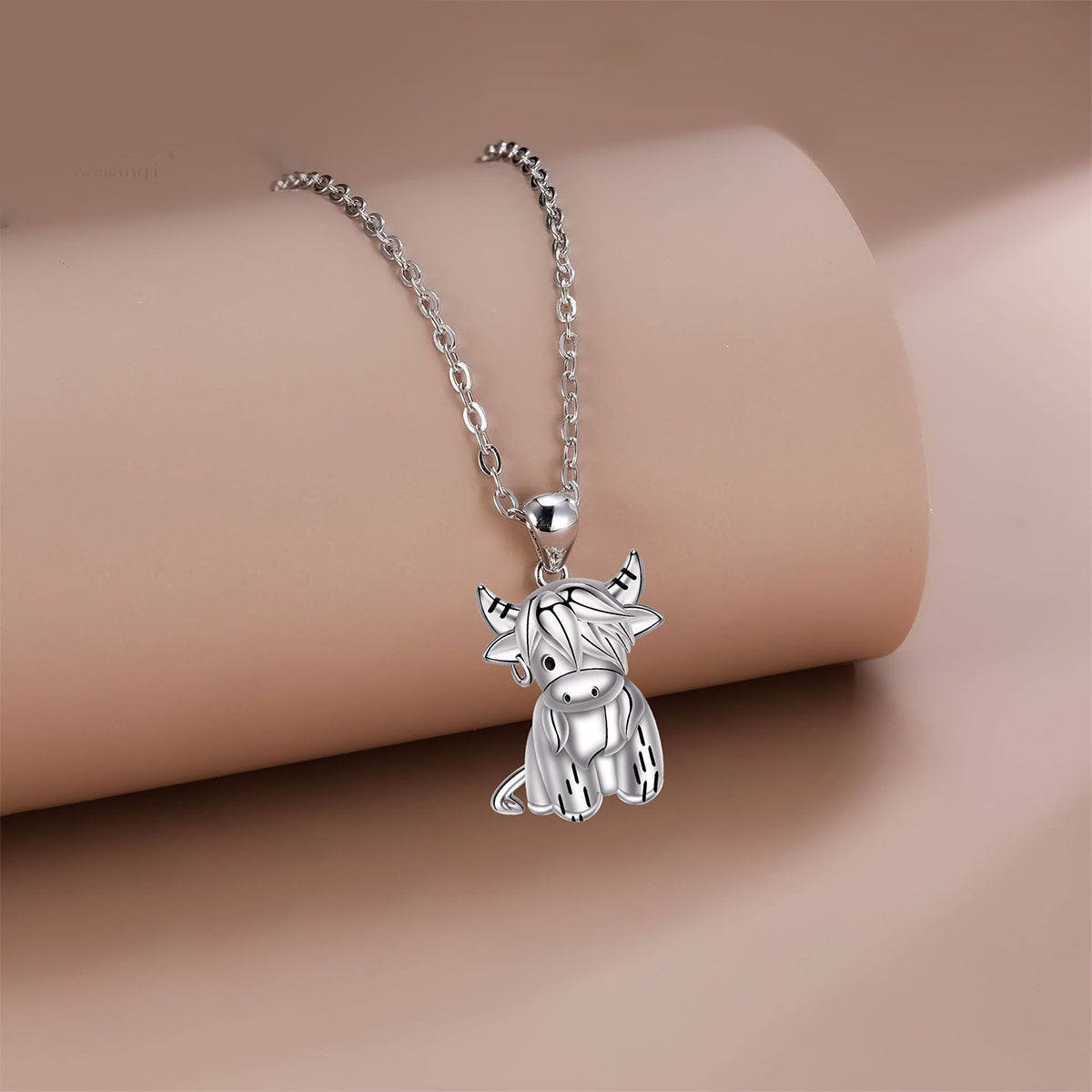 Collar con colgante de unicornio de cobre bañado en plata