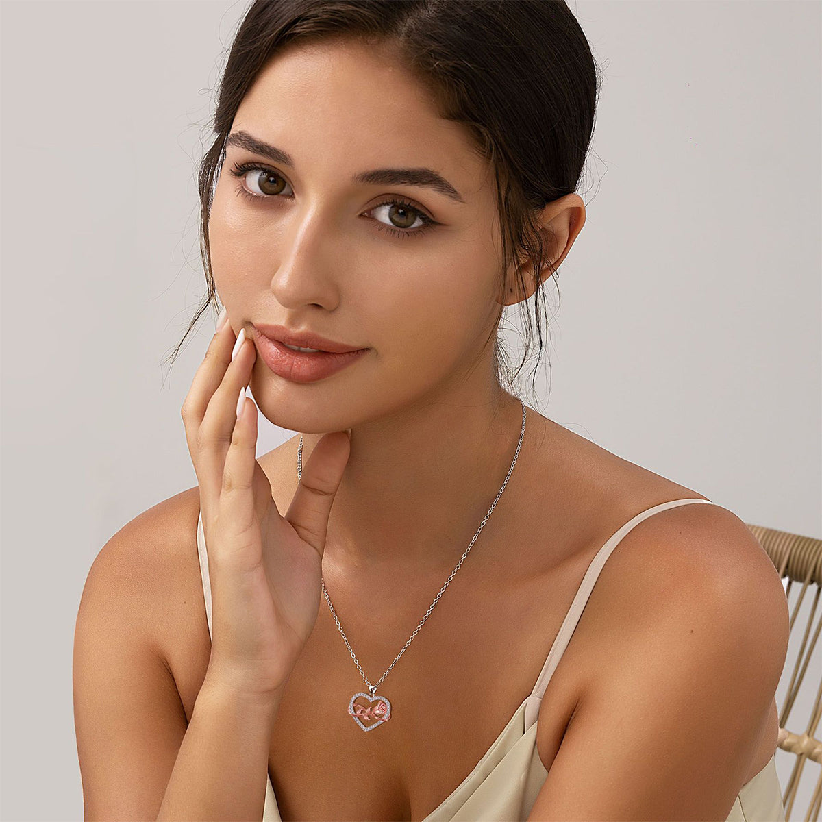 Collar con colgante de corazón de cobre bañado en plata y oro rosa